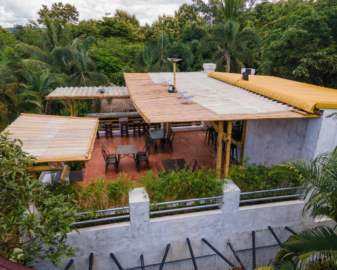 Baanpong Lodge San Kamphaeng Екстериор снимка