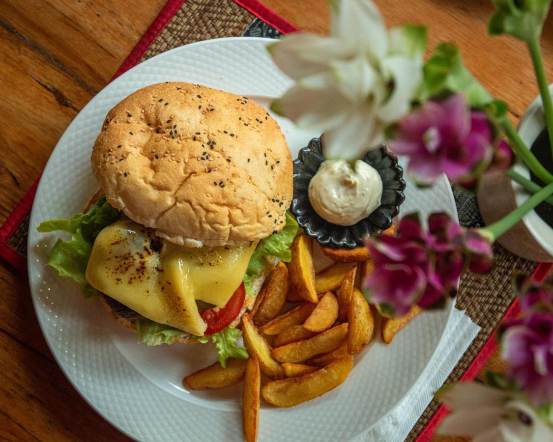Baanpong Lodge San Kamphaeng Екстериор снимка