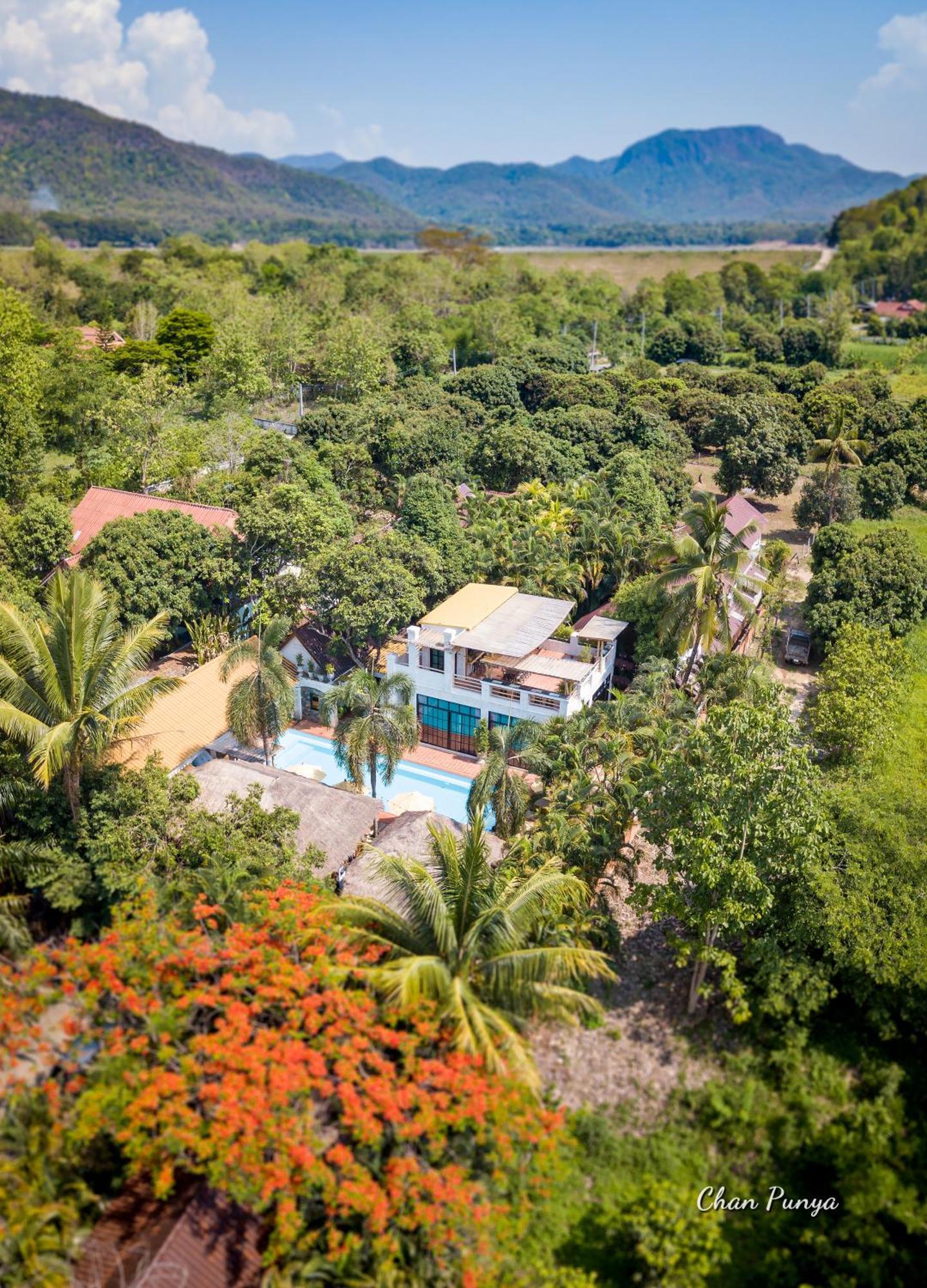 Baanpong Lodge San Kamphaeng Екстериор снимка