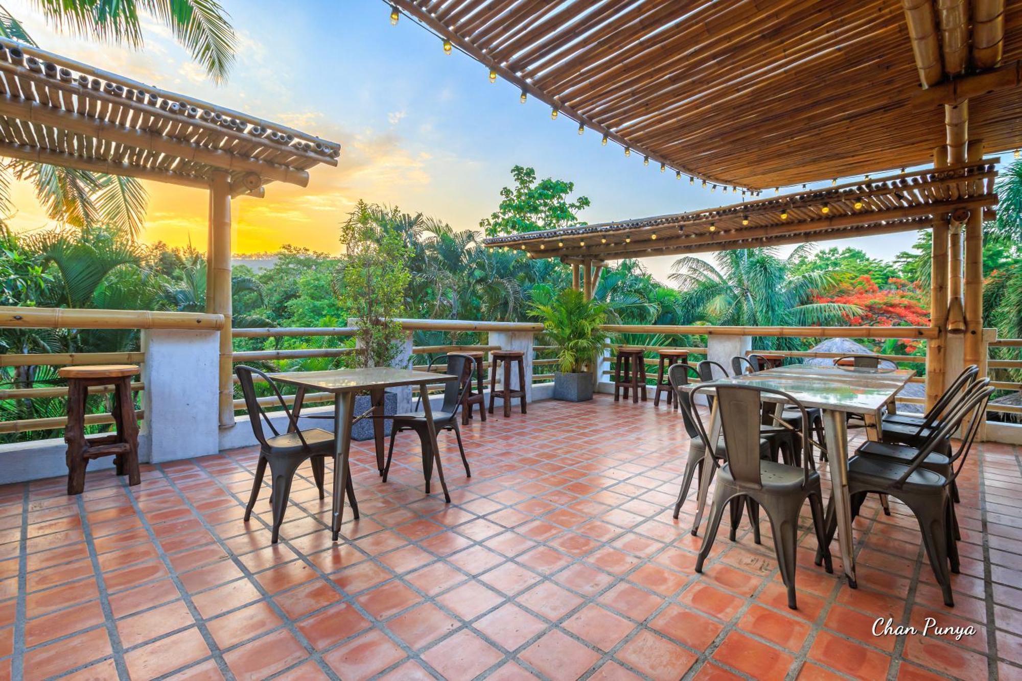 Baanpong Lodge San Kamphaeng Екстериор снимка