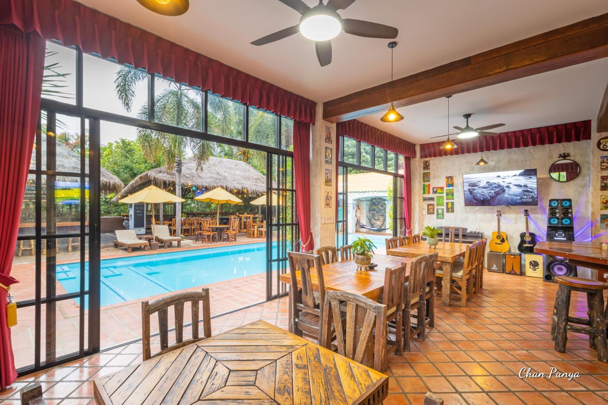 Baanpong Lodge San Kamphaeng Екстериор снимка