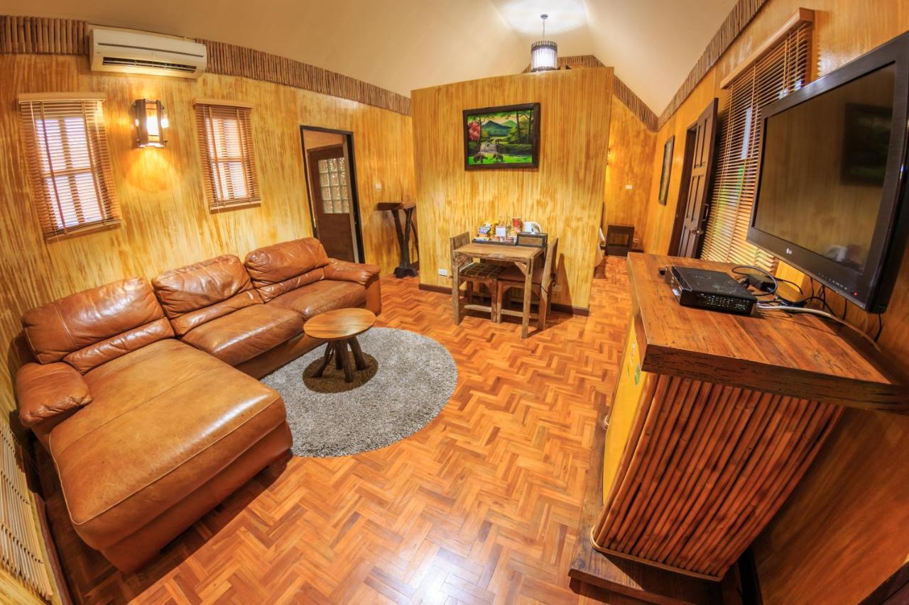 Baanpong Lodge San Kamphaeng Екстериор снимка